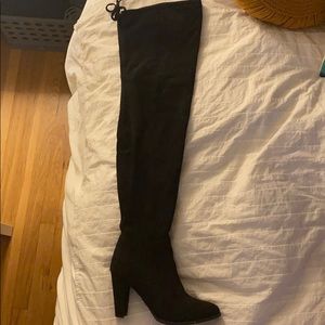 Thigh high black boots with heel